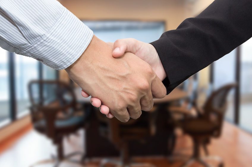 55290807 – close up of businessmen shaking hands in meeting room. How to prepare for a meeting with Immigratin Attorney on Texas?